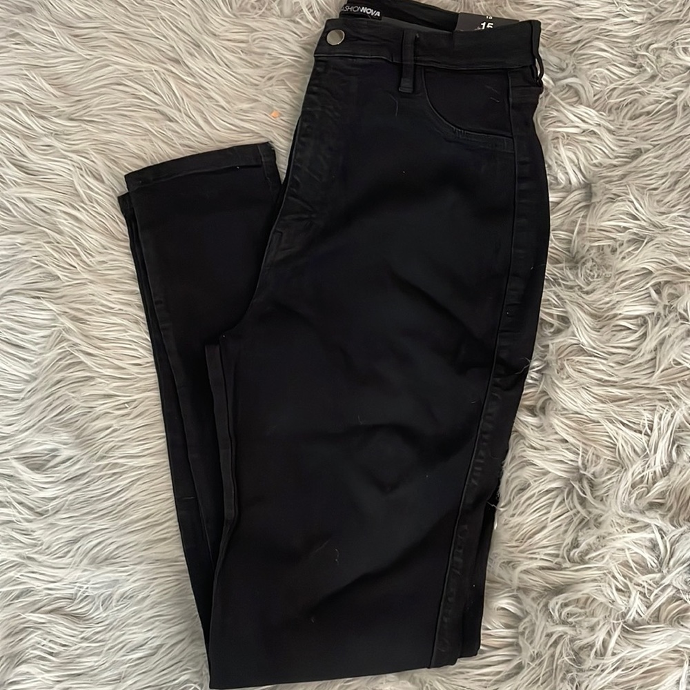 Jeans that I Oder by accident and never return. This is size 15